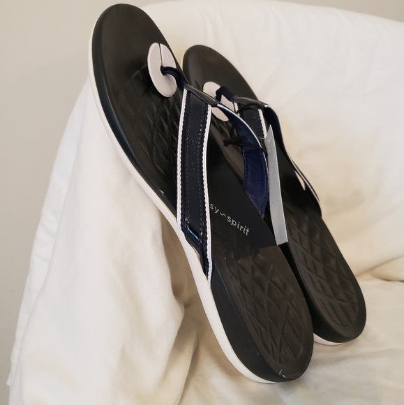 Women's Easy Spirit Flip Flop - Picture 3 of 3